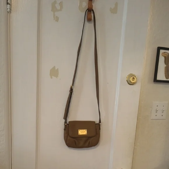 Michael Kors | Tan Crossbody Bag with Gold Accents - Picture 2 of 12